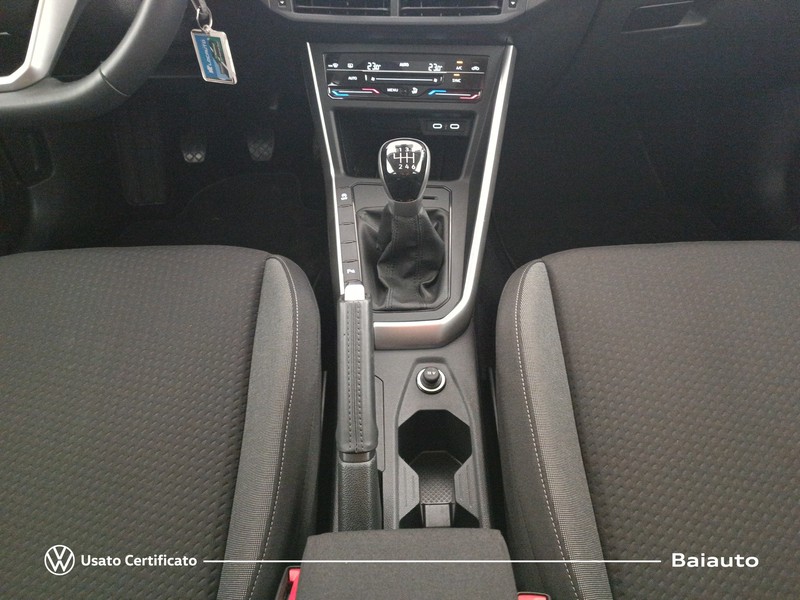 13 - Volkswagen Taigo 1.0 tsi 115cv life