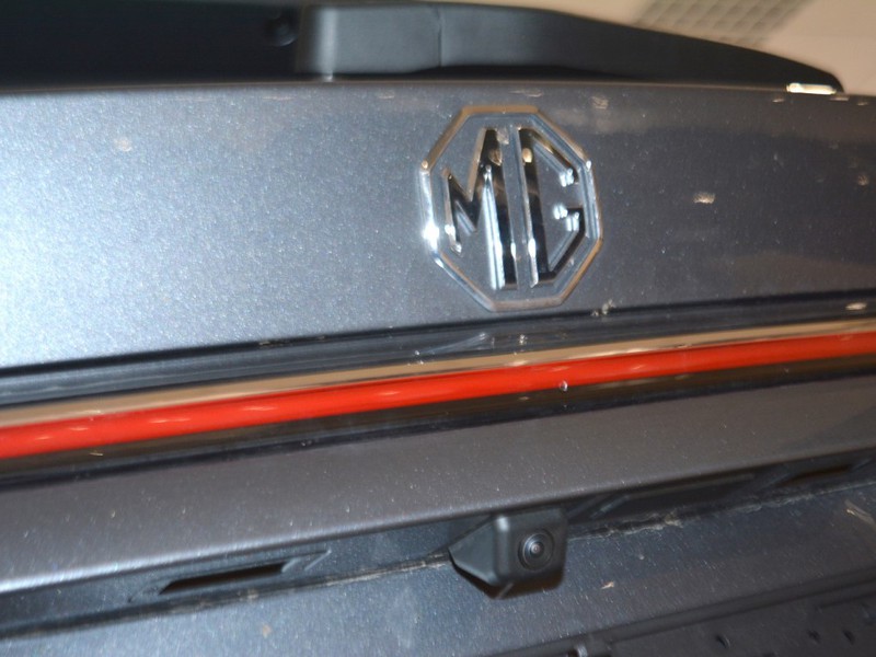 19 - Mg HS 1.5 phev luxury auto