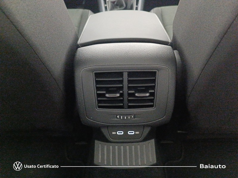 13 - Volkswagen T-Roc 1.0 tsi 115cv style