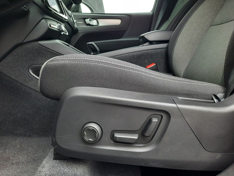 19 - Volvo XC40 2.0 b3 plus dark automatico