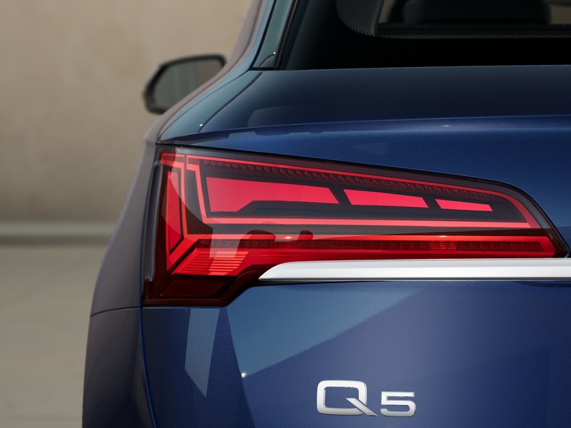 7 - Audi Q5 40 2.0 tfsi mhev 12v s line quattro s tronic