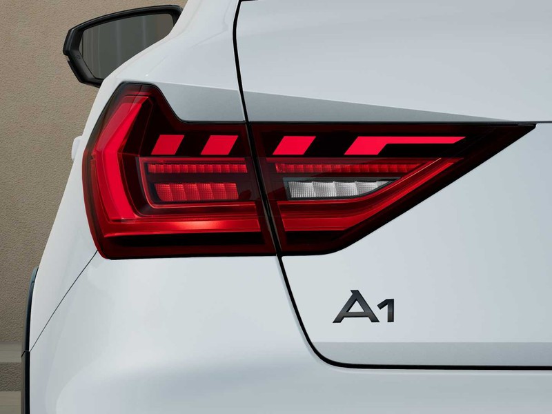 7 - Audi A1 allstreet 30 1.0 tfsi 116cv identity contrast s tronic