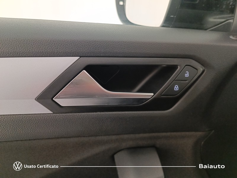 19 - Volkswagen T-Roc 2.0 tdi scr 115cv life