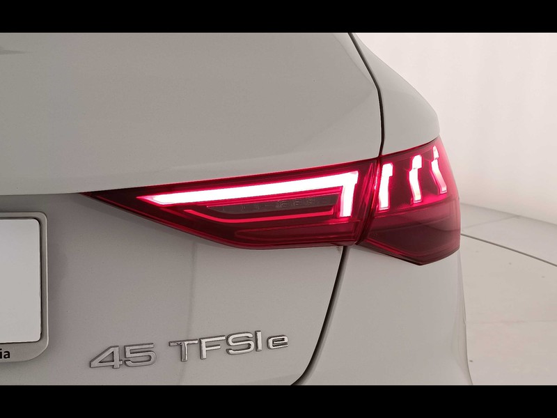 7 - Audi A3 sportback 45 1.4 tfsi e s line edition s tronic