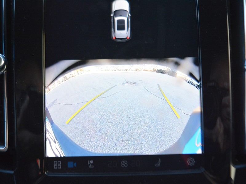 19 - Volvo XC40 2.0 b3 core automatico