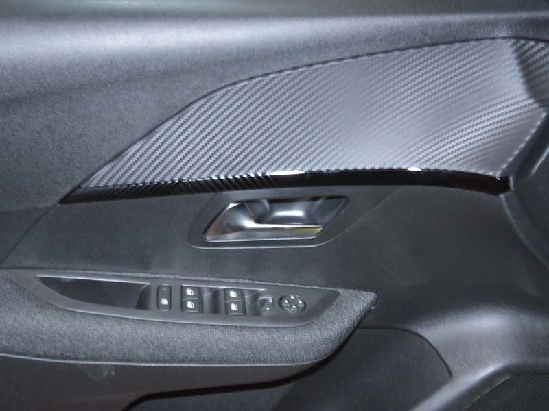 13 - Peugeot 208 1.2 hybrid 48v 110cv style e-dcs6