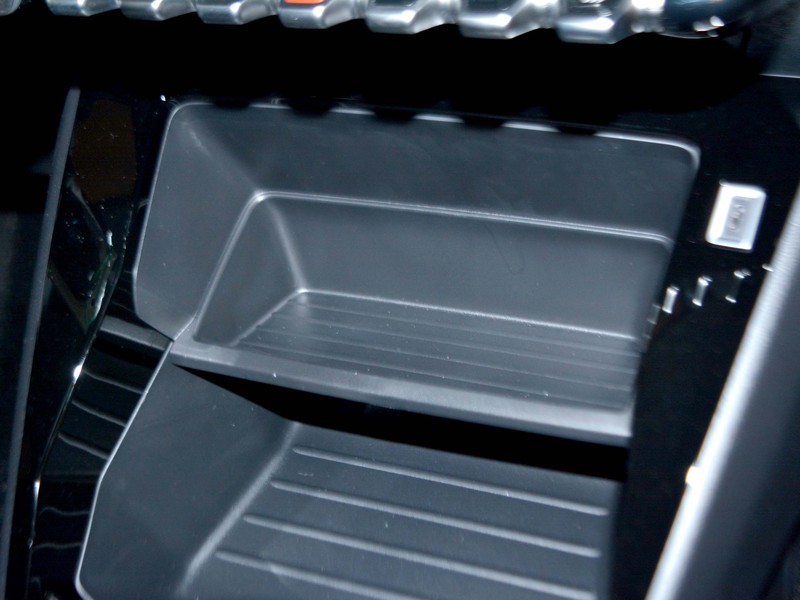 19 - Peugeot 208 1.2 hybrid 48v 110cv style e-dcs6