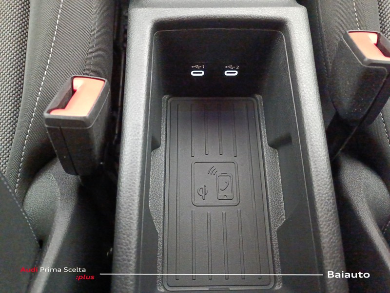 13 - Audi Q2 35 1.5 tfsi s line edition s tronic