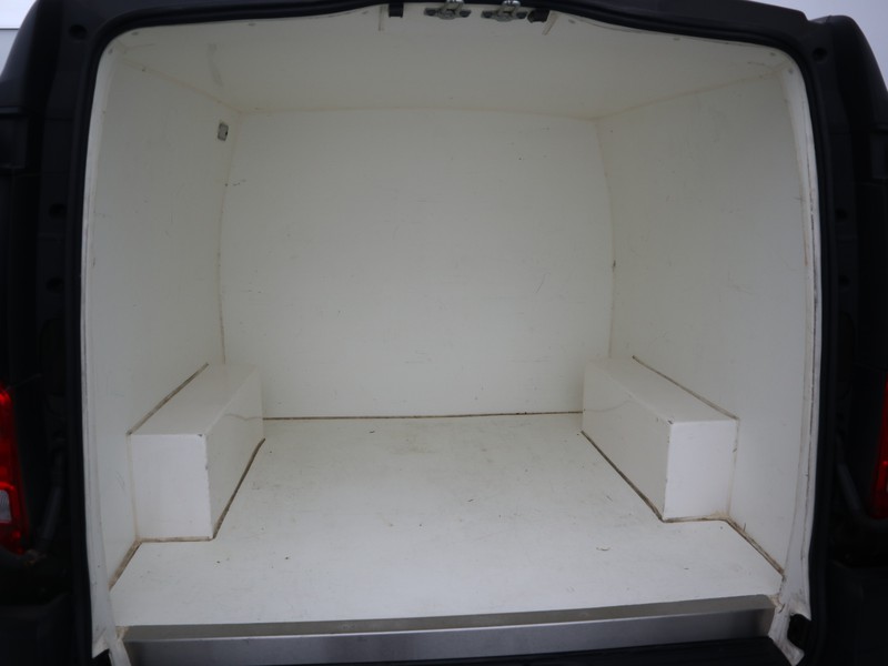 13 - Mercedes Vans Vito 119 cdi extralong mixto auto my20