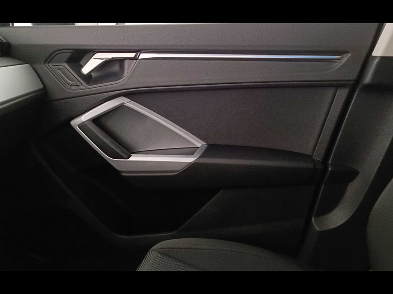 13 - Audi Q3 35 2.0 tdi s line edition s tronic