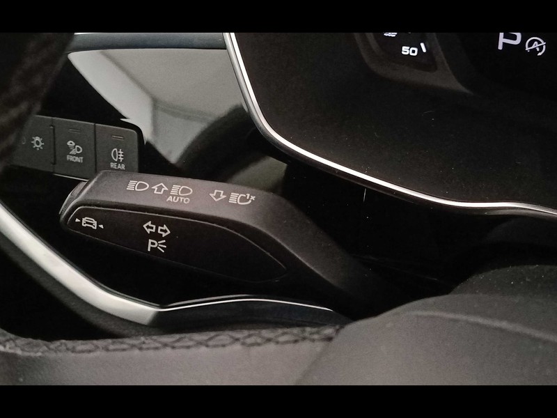 25 - Audi Q3 35 2.0 tdi s line edition s tronic