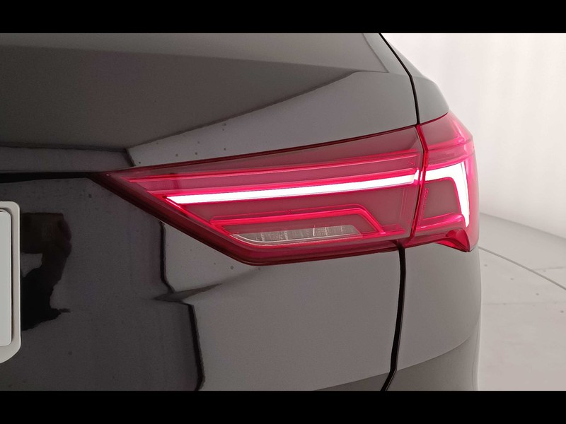 7 - Audi Q3 35 2.0 tdi s line edition s tronic