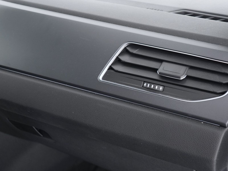 19 - Volkswagen Taigo 1.0 tsi 115cv r-line dsg