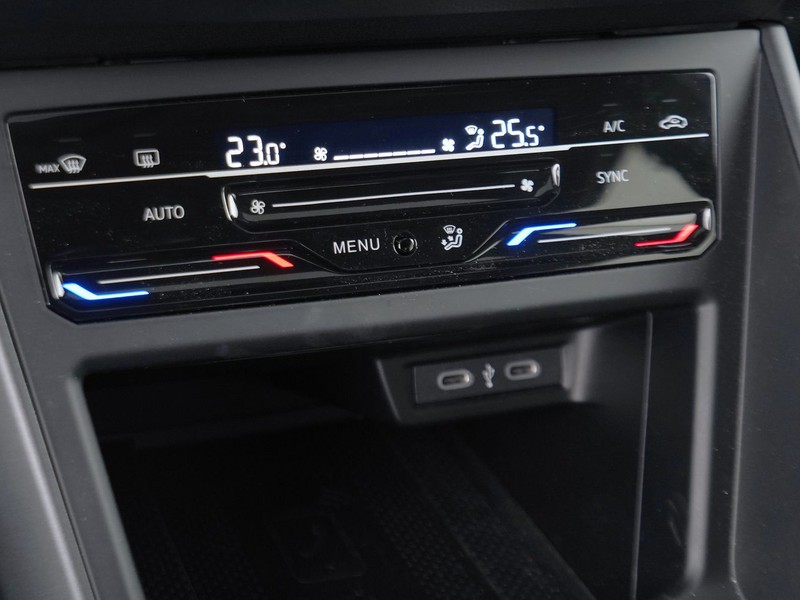 25 - Volkswagen Taigo 1.0 tsi 115cv r-line dsg