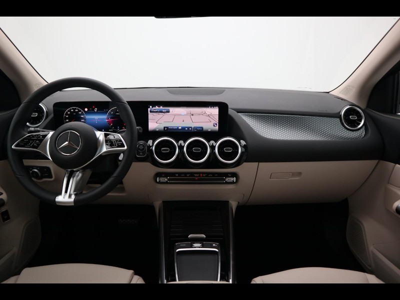 13 - Mercedes GLA 180 d progressive advanced 8g-dct