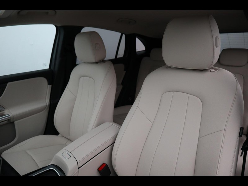 7 - Mercedes GLA 180 d progressive advanced 8g-dct