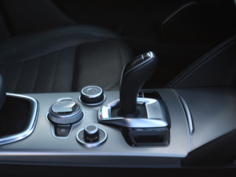 13 - Alfa Romeo Stelvio 2.2 turbo 190cv sprint q4 at8