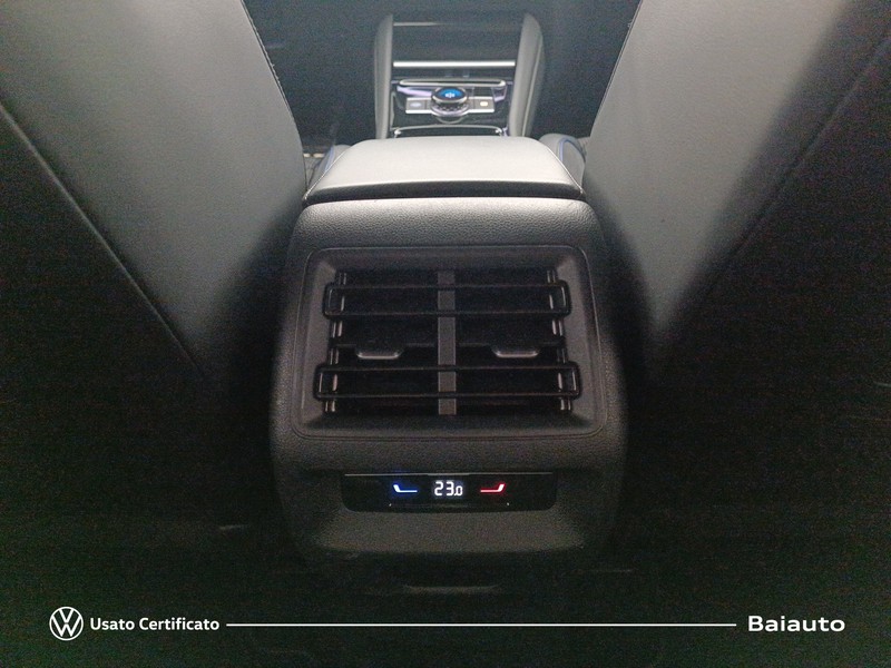 13 - Volkswagen Tiguan 2.0 tdi scr 150cv r-line dsg