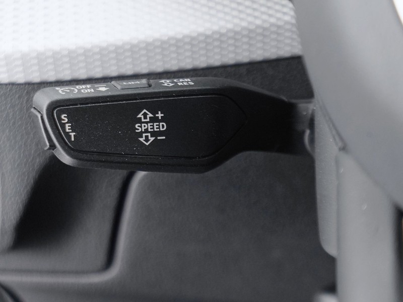 25 - Audi Q2 35 1.5 tfsi s line edition s tronic