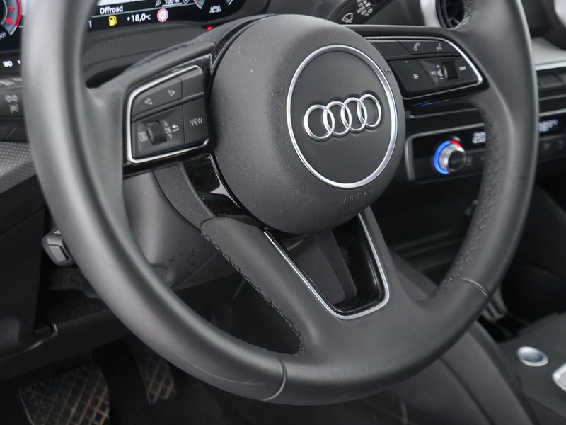 25 - Audi Q2 35 1.5 tfsi s line edition s tronic