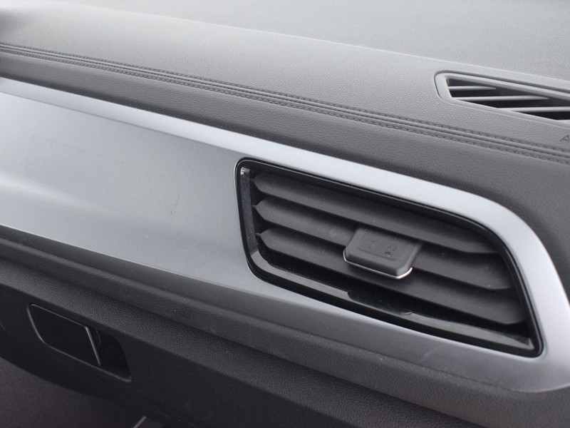 19 - Volkswagen T-Roc 1.5 tsi act life dsg