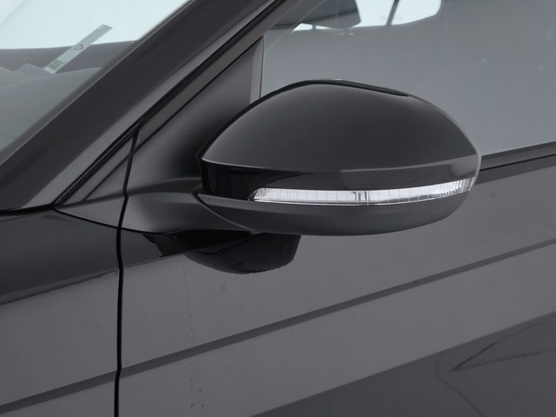 37 - Volkswagen T-Cross 1.0 tsi 95cv life