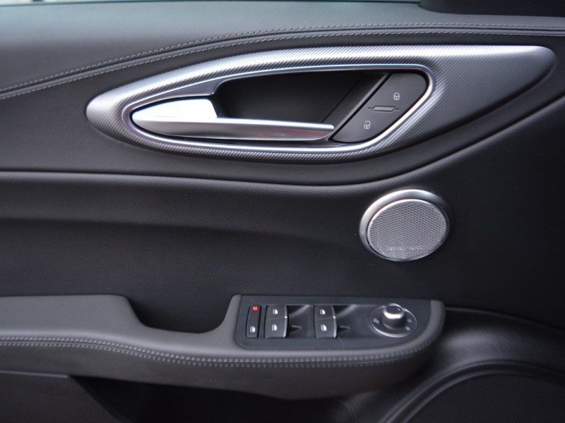 13 - Alfa Romeo Giulia 2.0 turbo 280cv competizione q4 at8