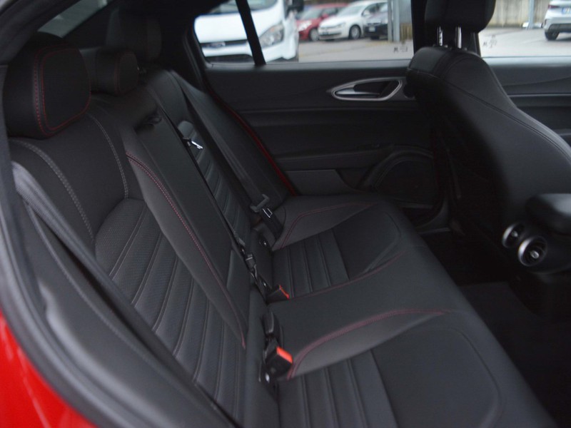 7 - Alfa Romeo Giulia 2.0 turbo 280cv competizione q4 at8