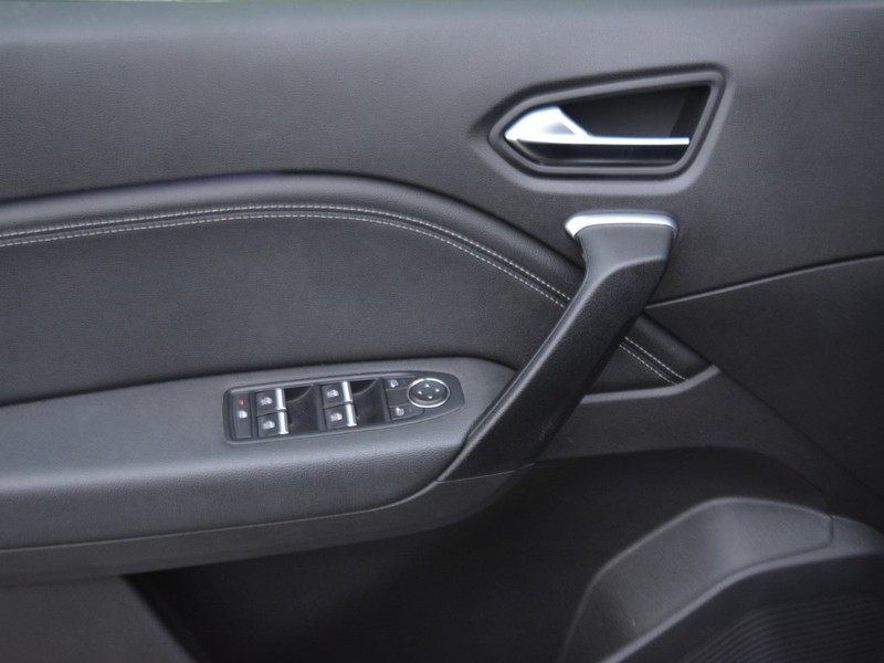 13 - Renault Captur 1.6 e-tech full hybrid techno auto 145cv