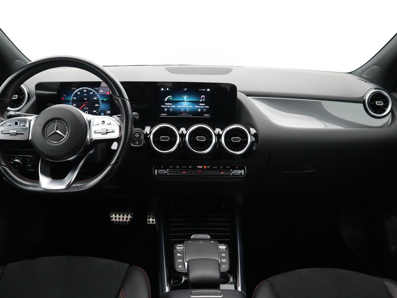 13 - Mercedes GLA 200 d premium 8g-dct