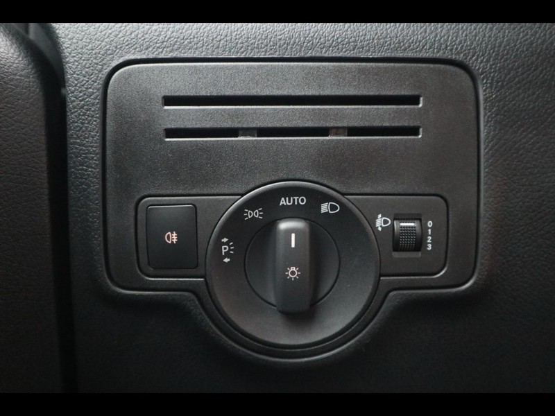 13 - Mercedes Vans Vito efurgone long 35kwh
