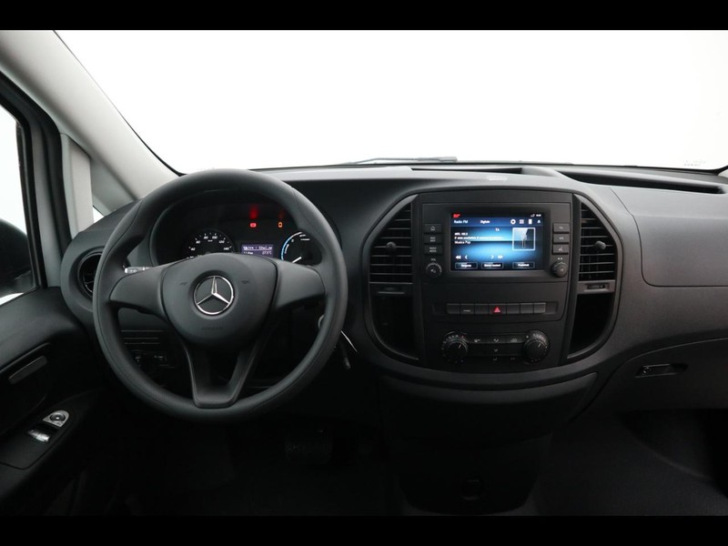 7 - Mercedes Vans Vito efurgone long 35kwh