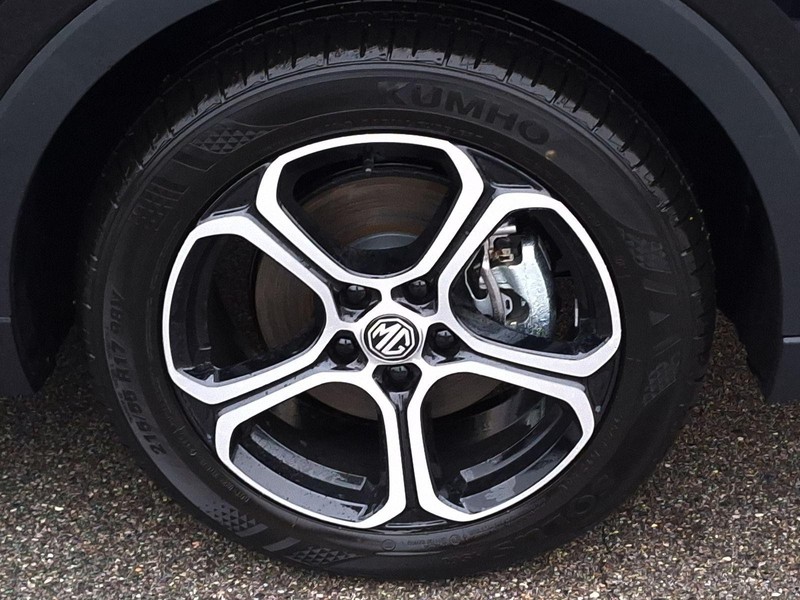 13 - Mg ZS 1.5 hybrid+ comfort auto