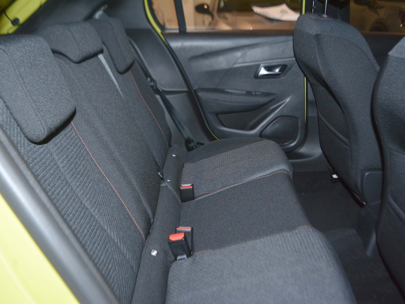 7 - Peugeot 208 1.2 hybrid 48v 110cv style e-dcs6