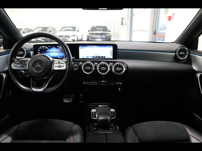 13 - Mercedes Classe A sedan 180 d premium 7g-dct