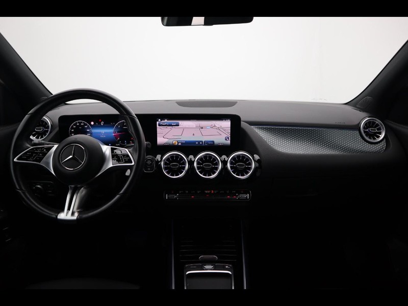 13 - Mercedes GLA 180 d progressive advanced 8g-dct