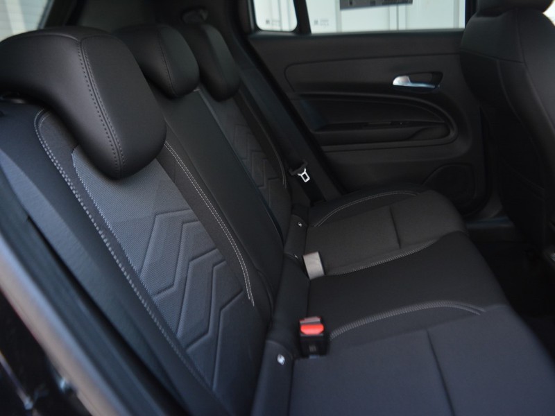 7 - Jeep Avenger full-electric altitude fwd auto