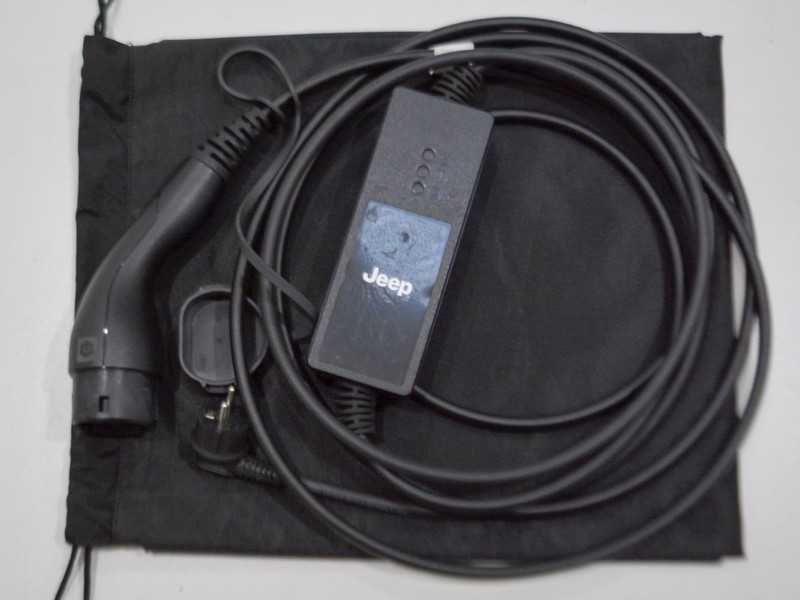 13 - Jeep Compass 1.3 turbo t4 phev business 4xe at6