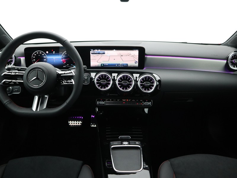 13 - Mercedes Classe A 180 amg line premium 7g-dct