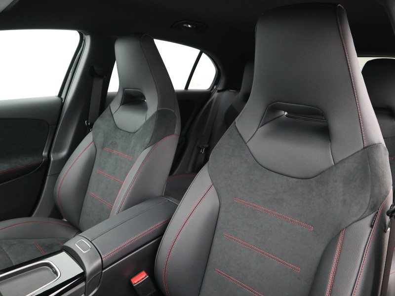 7 - Mercedes Classe A 180 amg line premium 7g-dct