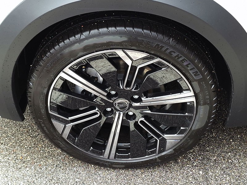 13 - Lancia Ypsilon 1.2 mhev 110cv hf line e-dct