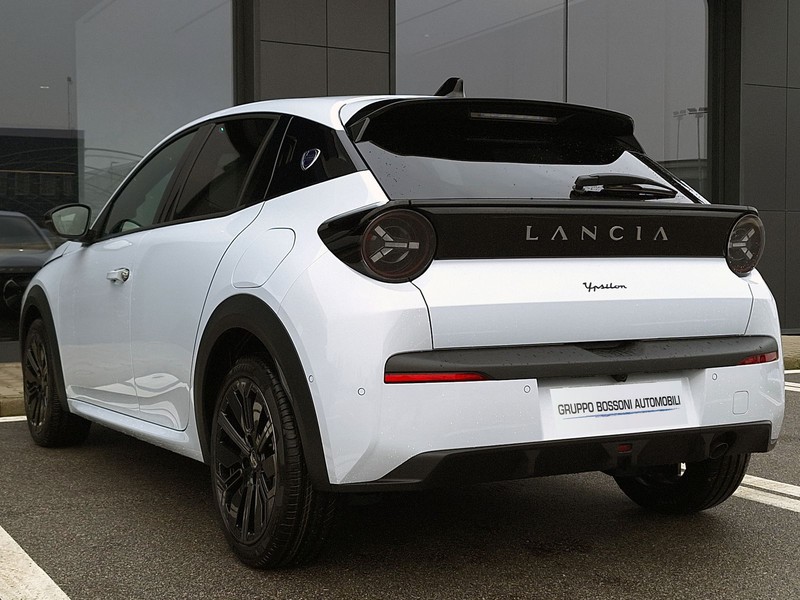 7 - Lancia Ypsilon 1.2 mhev 110cv hf line e-dct