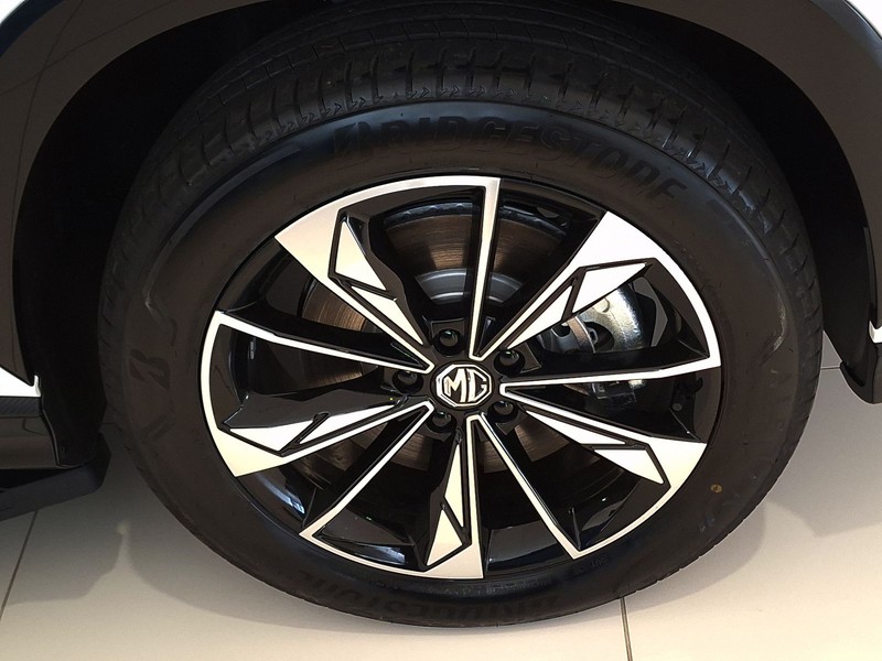 13 - Mg HS 1.5 phev luxury auto