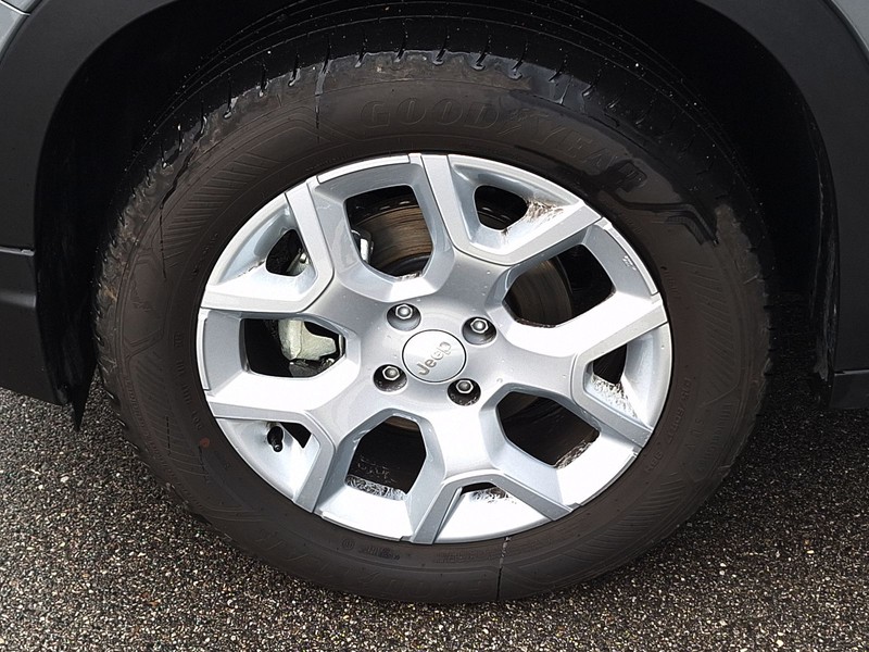 13 - Jeep Avenger 1.2 turbo 100cv altitude fwd