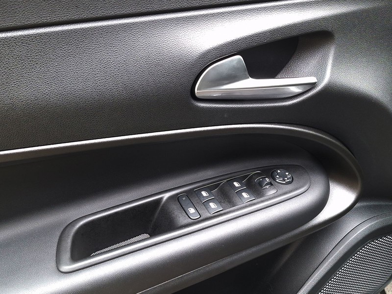 19 - Jeep Avenger 1.2 turbo 100cv altitude fwd