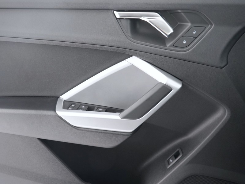 13 - Audi Q3 sportback 35 1.5 tfsi evo2 s line edition s tronic