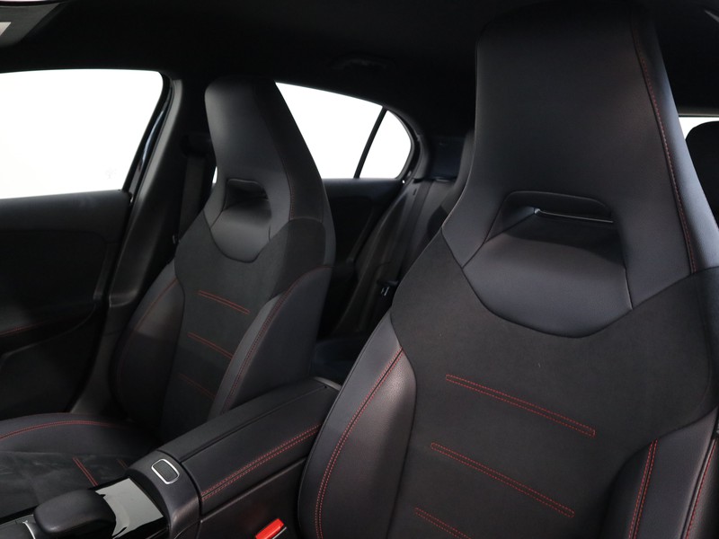 7 - Mercedes Classe A 250 e plug in hybrid (e eq-power) premium 8g-dct