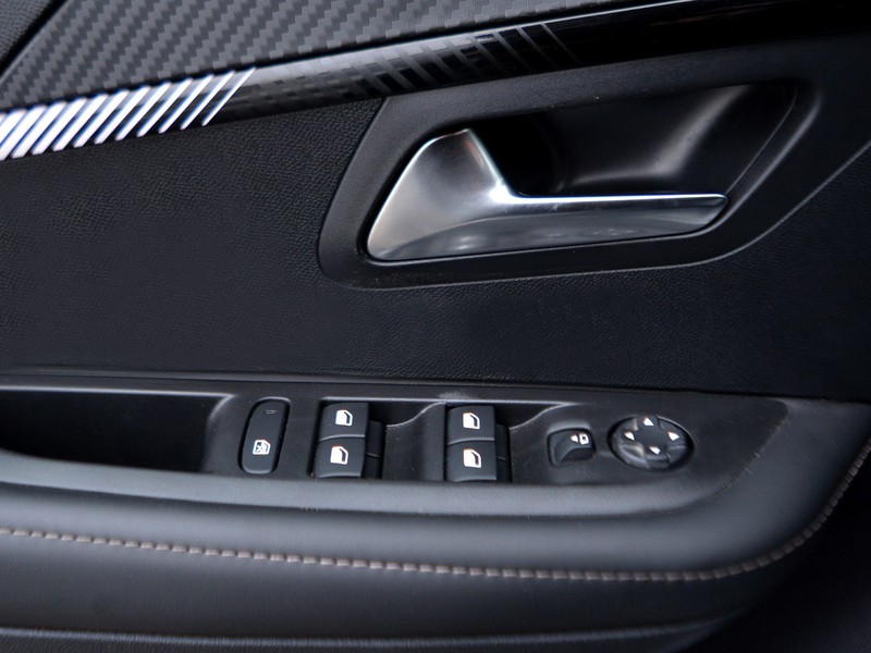 13 - Peugeot 208 1.2 puretech 100cv allure s&s