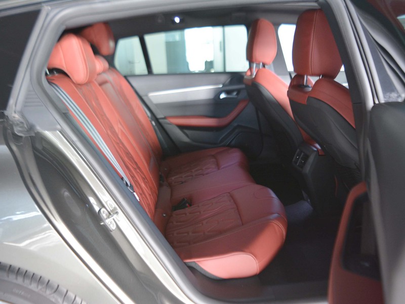 7 - Peugeot 508 station wagon 1.5 bluehdi gt line eat8 s&s