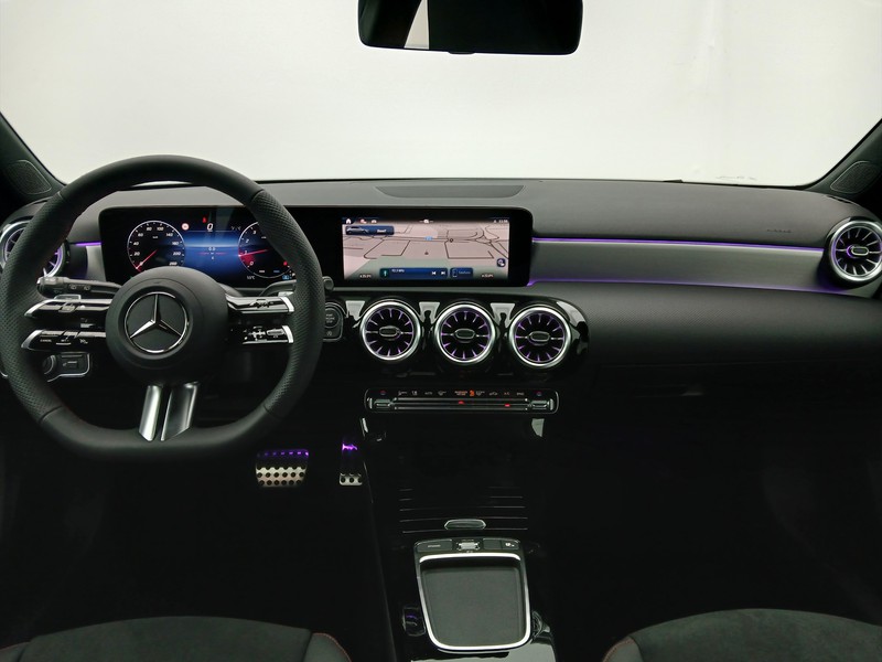 13 - Mercedes Classe A 180 amg line premium 7g-dct